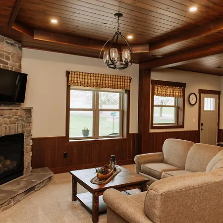 Sojourner'S Lodge & Log Cabin Suites Dundee Exterior photo